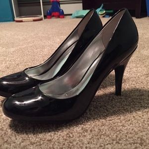 Jessica Simpson black heels size 8.5